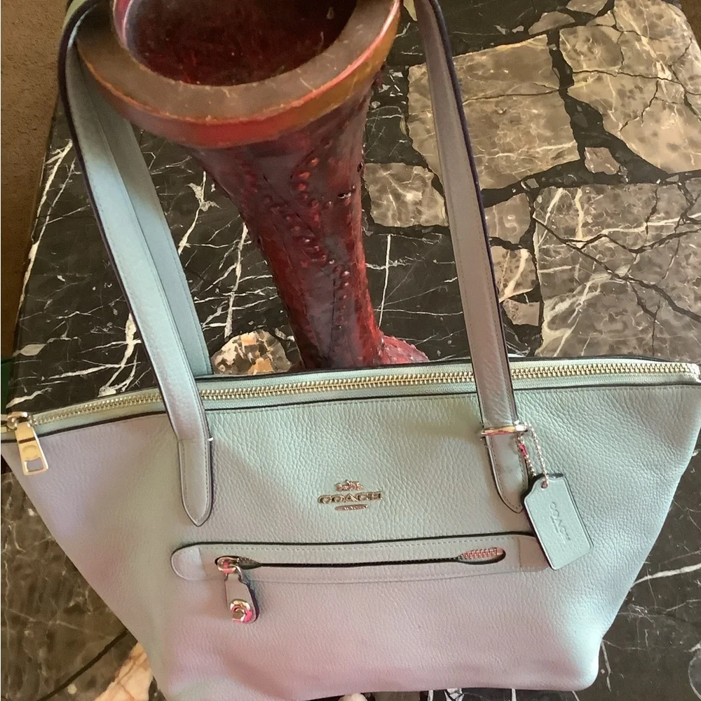 Authentic coach taylor sky blue large pebbled leather tote 16x10